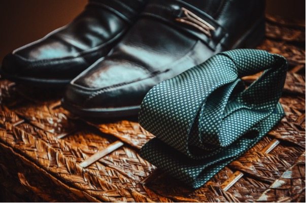 Men's shoe and tie