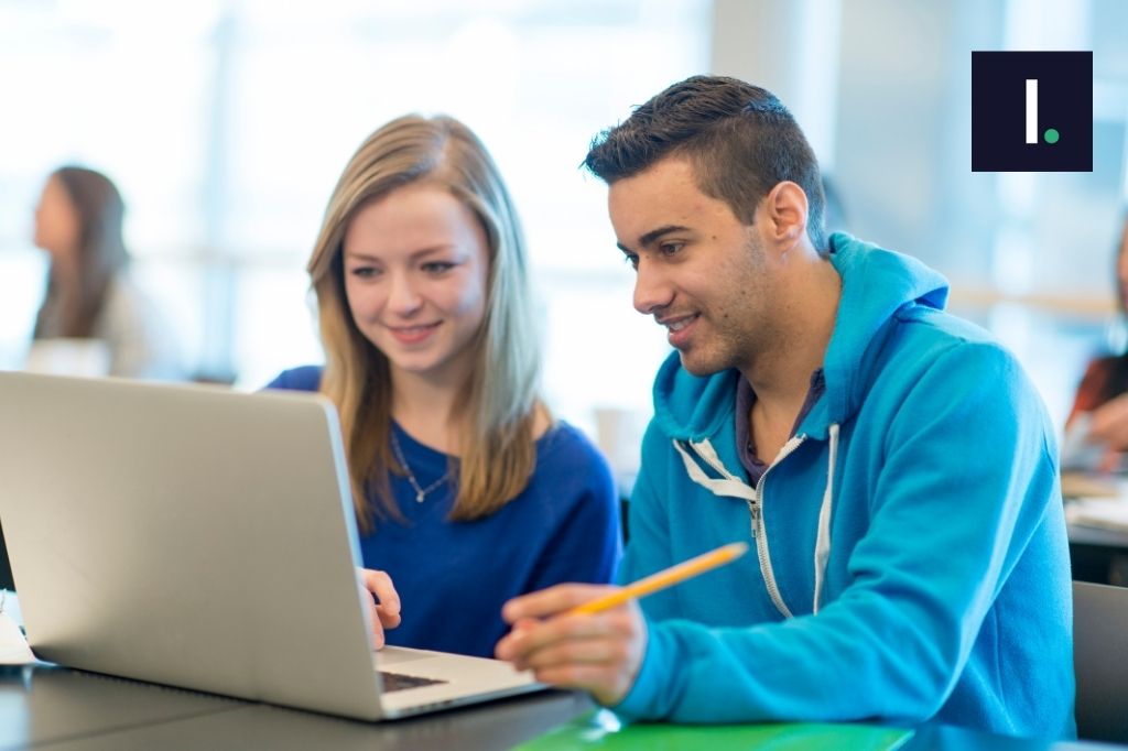 DATA ANALYTICS VS FINANCIAL ANALYST visual data 4